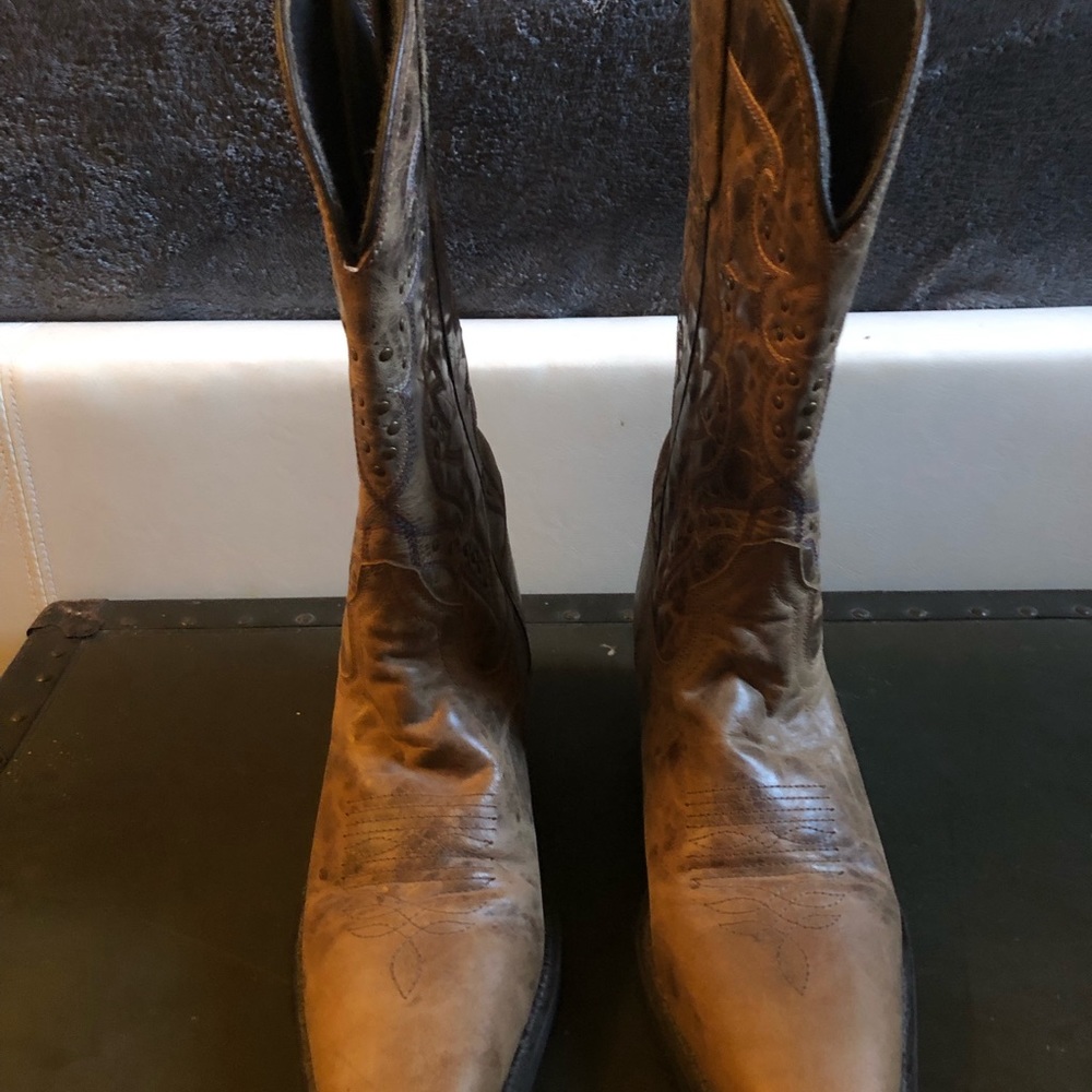 Women Laredo Cowboy boots, Size 8 1/2 true to size.